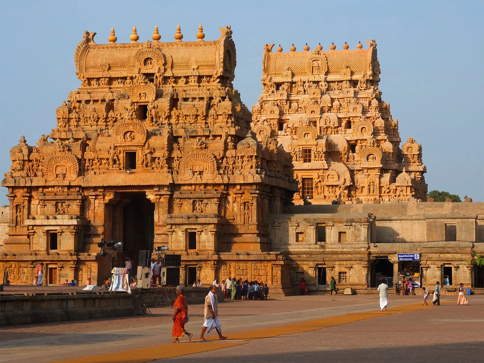 Brihadishvara-Chola-temple-Thanjavur-India-Tamil-Nadu.webp